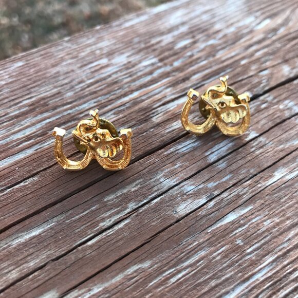 2 bundle vintage Gulf Oil Company Republican Elephant Pins - Picture 1 of 3